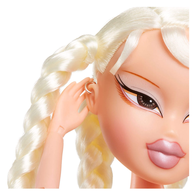 Načíst obrázek do prohlížeče galerie, 2025 Bratzaversary Jade Collector Doll
