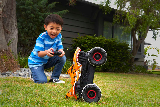 Hot Wheels - Monster Trucks Draft vehicle the unstoppable Tiger Shark