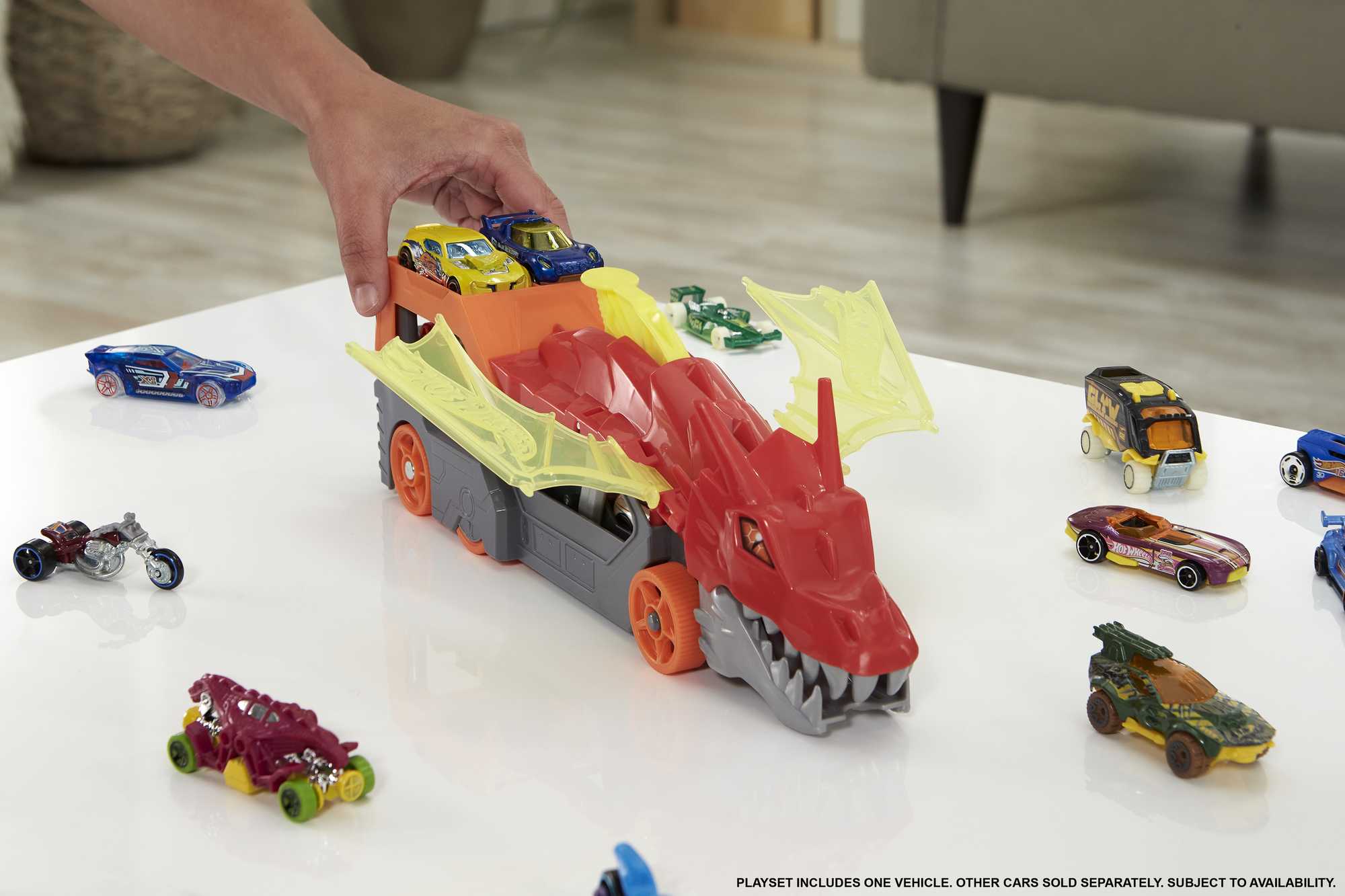 Hot Wheels City 2-in-1 Dragon Transporter